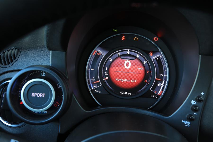 Панель приборов Abarth 595 Competizione (312) 2016 года  (фото 33 из 73)